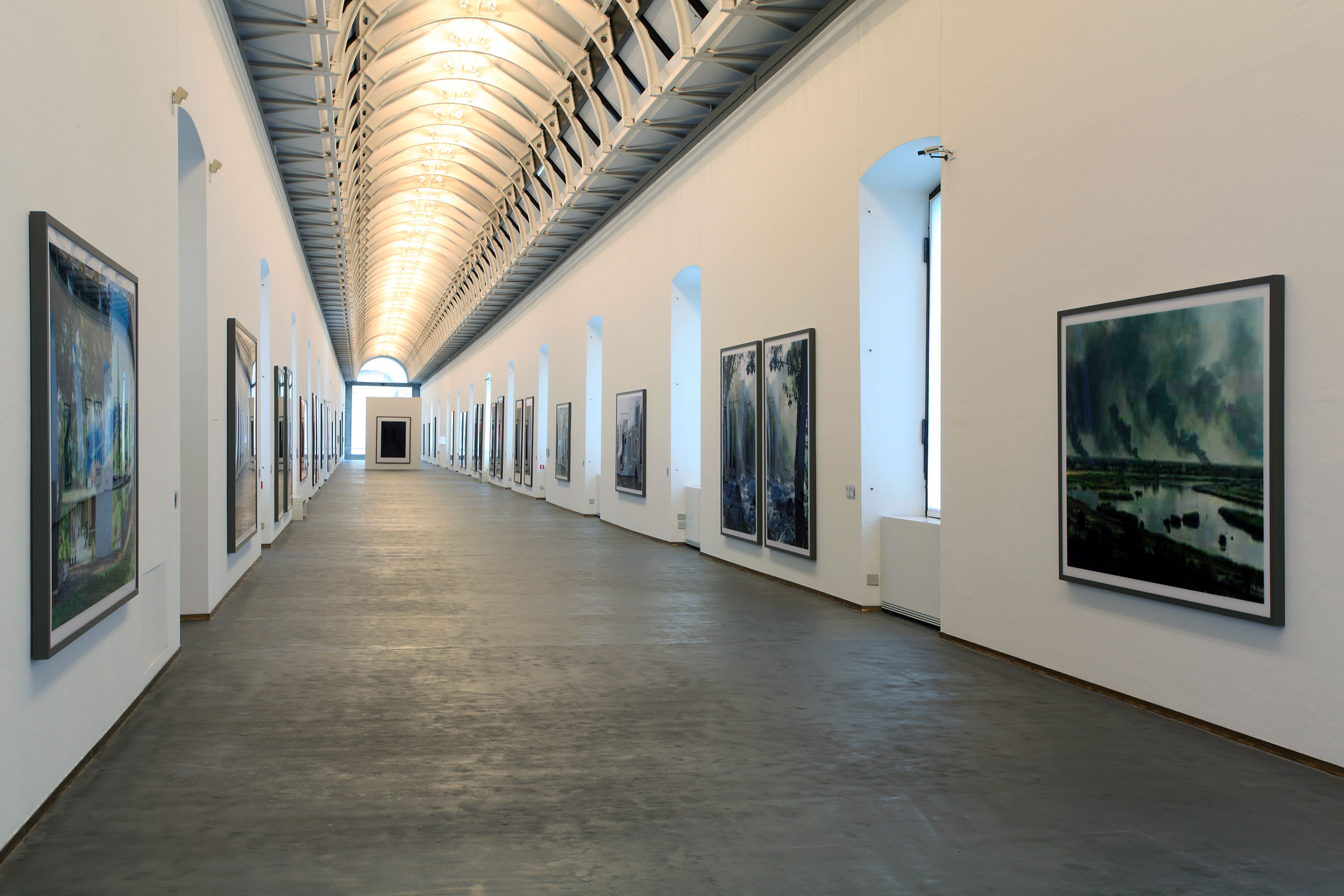 u0022Thomas Ruffu0022, installation view